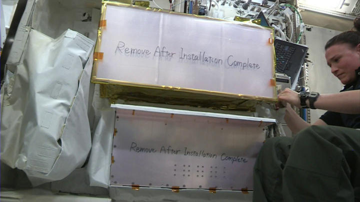The LHP experimental apparatus attached to the MPEP at the JEM