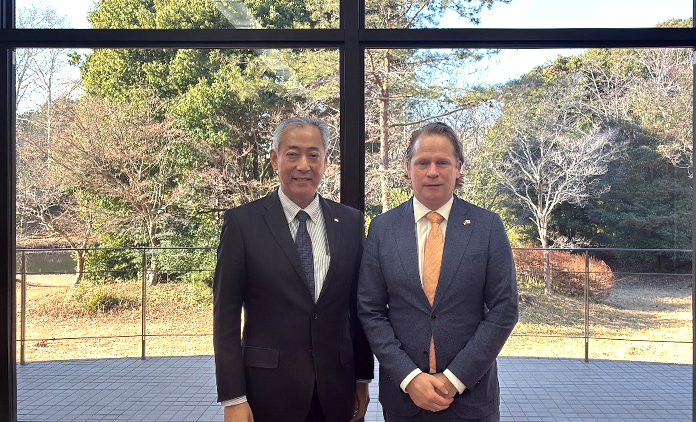 Mr. Gijs Tuinman, Minister for Arms Procurement and Personnel, Kingdom of the Netherlands / Tsukuba Space Center