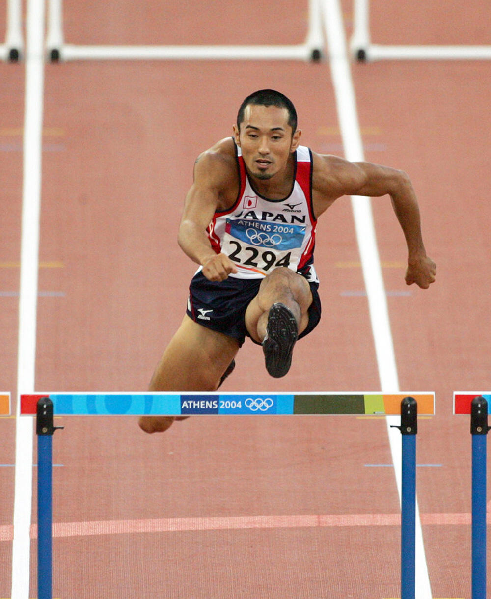 Mr. Tamesue is the Japanese record holder for men's 400-meter hurdle (as of September 2021). The photo was taken in the 400-meter hurdle preliminary round at the 2004 Summer Olympics in Athens.