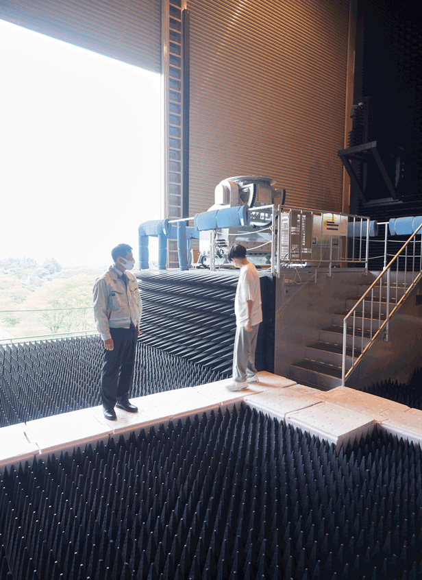 Anechoic Chamber No. 2 in the Radiowave Test Building, used to check the characteristics of antennas mounted on spacecraft and rockets; the black spikes are called radiowave absorbers, which prevent radiowaves arriving inside the room from being reflected