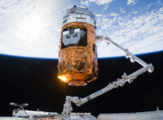 ISS robotic arm grasping KOUNOTORI 2