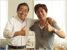 Dr. Takai with JAMSTEC president Dr. Asahiko Taira (courtesy: JAMSTEC)