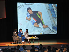 A scene from a meeting with Astronaut Doi after his return from the STS-123 mission.