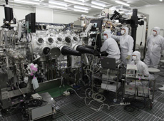 Work using JAXA’s curation equipment