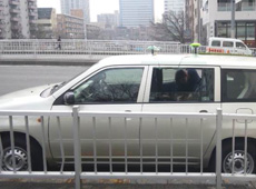 Test vehicle (bottom) equipped with a MICHIBIKI receiver (top).