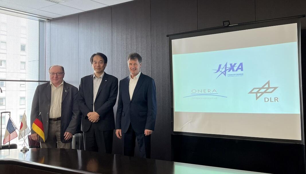 Mr Bruno Sainjon (CEO of ONERA, left), Dr ITO Takeshi (Deputy Director General of Aviation Technology Directorate, JAXA, center), and Dr Markus Fischer (Divisional Board Member Aeronautics, DLR, right) at the trilateral meeting in Osaka, Japan.