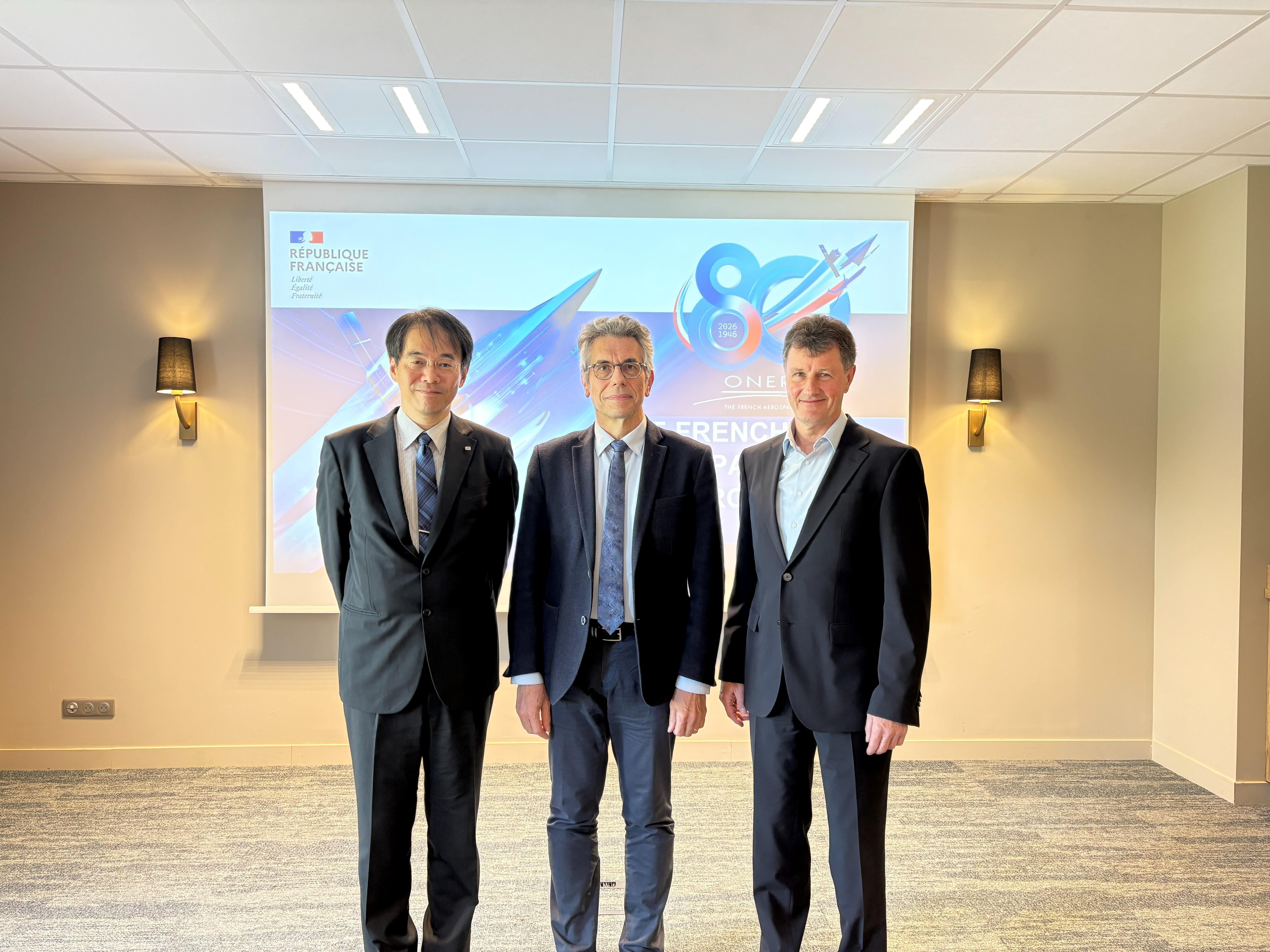 (From left) JAXA Deputy Director General of the Aviation Technology Directorate Takeshi Ito; ONERA International Affairs Directorate Director Olivier Vasseur; and DLR Divisional Board Member for Aeronautics Markus Fischer, at the trilateral meeting.
      *ONERA Aeronautics Program Director Philippe Beaumier also participated online.