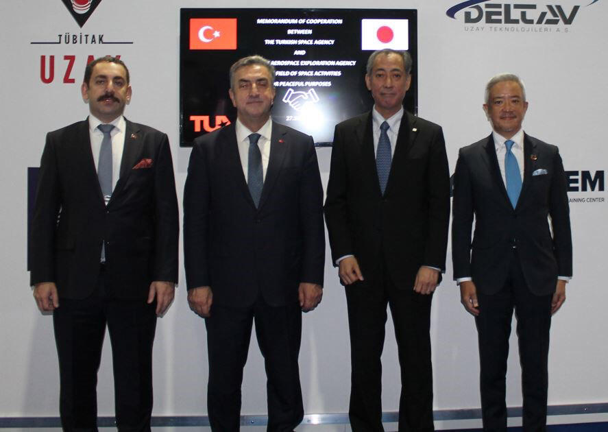 The signing ceremony:picture