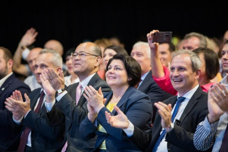 H.E. Natalia Gavrilița, Prime Minister of the Republic of Moldova (second from right), H.E. Katayama Yoshihiro, Ambassador of Japan to the Republic of Moldova (third from right) witnessing the deployment of TUMnanoSAT