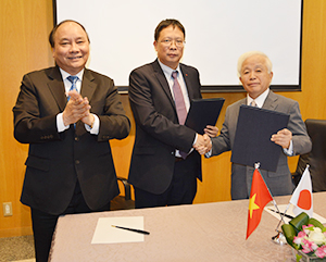 Party led by Deputy Prime Minister Phuc of Vietnam visited TKSC on Oct. 10