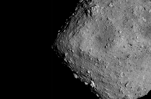Imaging Ryugu from an altitude of 6km