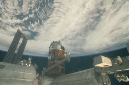KOUNOTORI7 berthed at ISS!