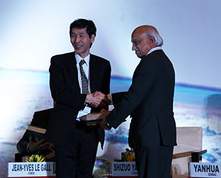 JAXA Vice President Shizuo Yamamoto participated in the panel discussion of the 10th SPIE Asia-Pacific Remote Sensing Symposium