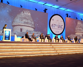 Dr. Okumura Participated in the 67th IAC in Guadalajara