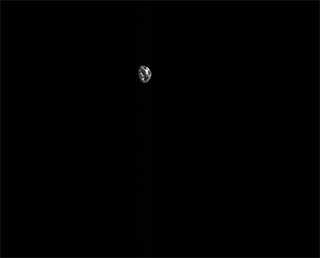 Photographing the Earth just before Hayabusa2's swing-by : Complete version